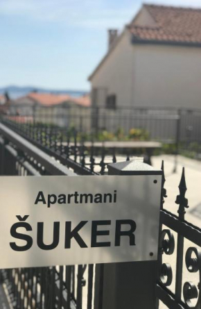 Отель Apartments Šuker  Трогир